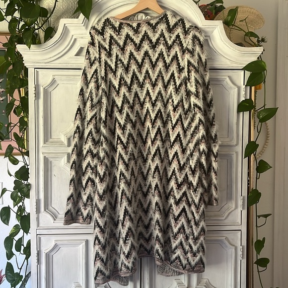 Absolutely Famous Herringbone Pink, White, Grey, and Black Cardigan. Size L. - Picture 2 of 5